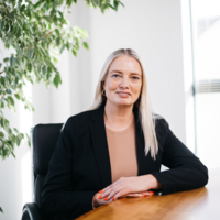 Dealer Jo Preston